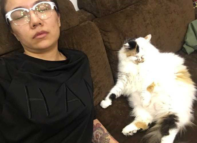 Khi chưa qua makeup và app chỉnh sửa, nhan sắc thật của hot girl Instagram - Hiểu Dao khác xa so với những bức ảnh long lanh thường ngày.