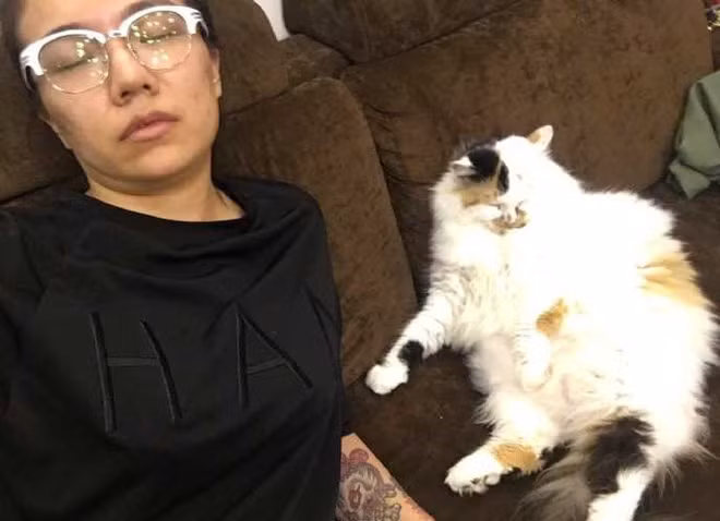 Khi chưa qua makeup và app chỉnh sửa, nhan sắc thật của hot girl Instagram - Hiểu Dao khác xa so với những bức ảnh long lanh thường ngày.