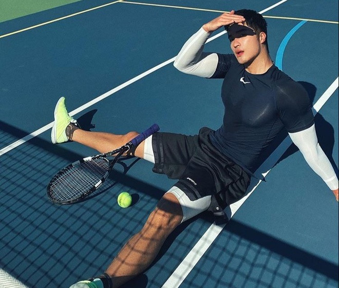 Là một người hết lòng ủng hộ cộng đồng LGBTQ+, Edison thích thể hiện sự ủng hộ của mình bằng hành động thiết thực.