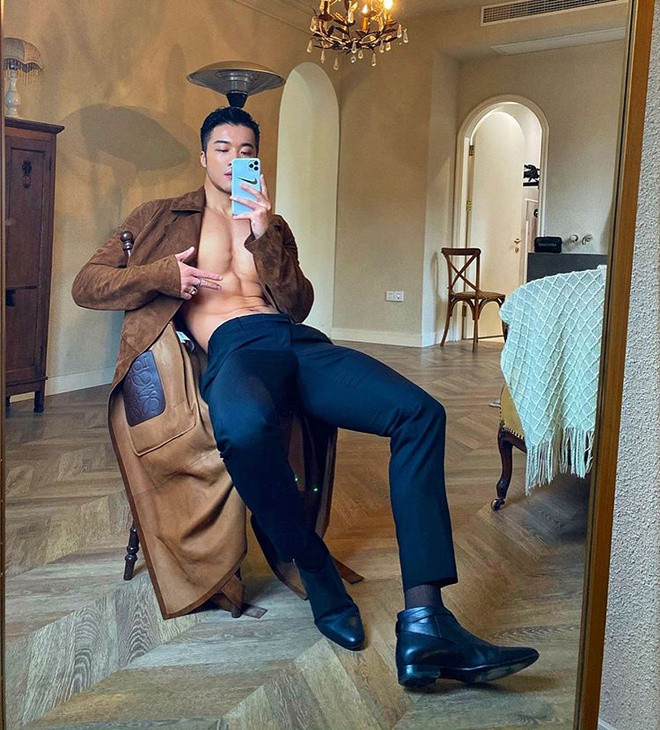 Năm 2015, Edison chuyển về Trung Quốc sinh sống và làm việc. Tại một đất nước mà cái nhìn về người đồng tính nói riêng và cộng đồng LGBTQ+ nói chung còn nhiều khắt khe, Edison Fan không tránh khỏi những định kiến hay kỳ thị. Song bất chấp mọi lời chỉ trích, anh vẫn nỗ lực, dùng sự thành công của bản thân như tiếng nói khẳng định sự bình đẳng cho những người thuộc cộng đồng mình.