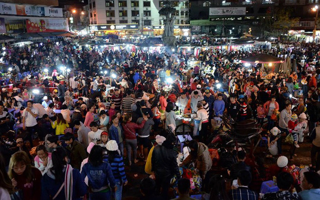 Cũng giống như Tam Đảo thì Đạt Lạt cũng là địa điểm đông đúc quanh năm bởi tiết trời dễ chịu, khung cảnh đẹp. Thế nhưng giữa mùa dịch, đây lại trở thành môi trường khiến virus corona lây lan nhanh chóng.