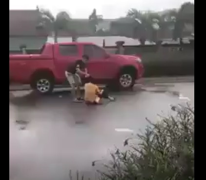 Danh nguoi, chui boi nhung 