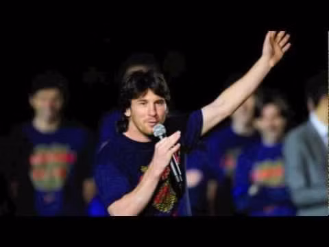 Messi hiểu và nói được tiếng Catalan nhưng gần như không dùng đến. Tuy nhiên, khi ăn mừng chức vô địch La Liga 2009, anh đã chộp lấy micro, nhảy lên nóc xe buýt và hát vang bài hát truyền thống của CLB Barca bằng tiếng Catalan. 