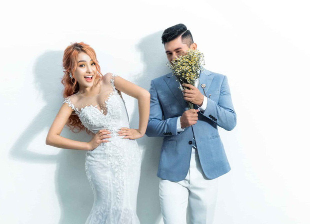 Do ảnh hưởng của dịch COVID-19 nên tất cả các sự kiện giải trí, cá nhân có tụ tập đông người đều phải hoãn lại. Trên trang cá nhân của mình, nam ca sĩ Lương Bằng Quang cũng cho biết lễ cưới của anh và Ngân 98 sẽ được hoãn lại để đảm bảo an toàn sức khỏe cho mọi người.