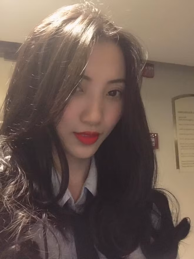 Nhan sắc xinh xắn, ưa nhìn của Tường Vân. Mới tiếp xúc, không ai biết đây là một cô gái có trí nhớ khủng.