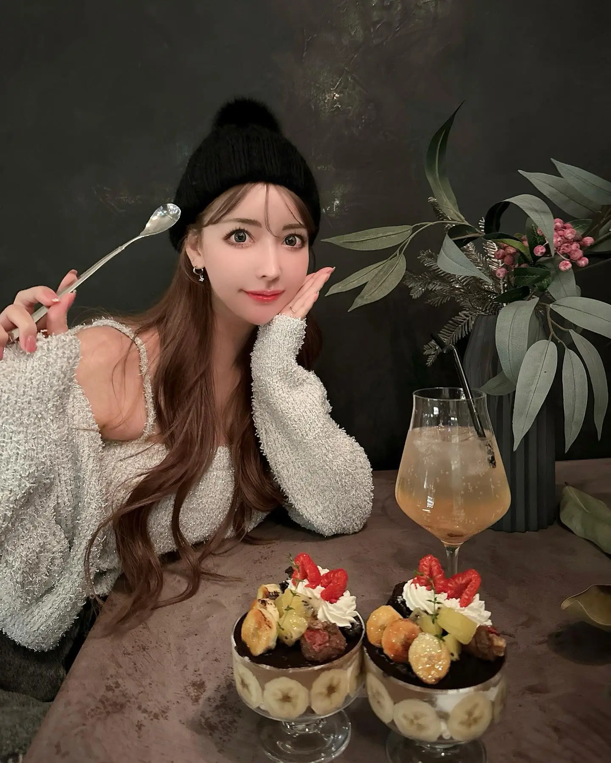 Ở tuổi 36, họ có cuộc sống sang chảnh, thường xuyên diện đồ hiệu và vẫn giữ được nhan sắc trẻ trung như những cô gái đôi mươi.