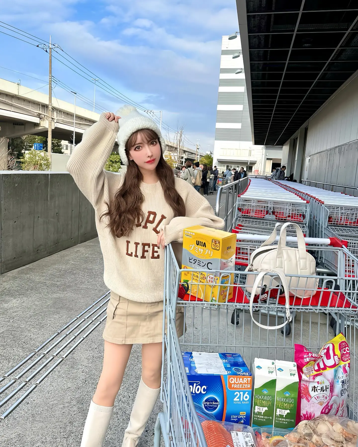 Hia cô nàng cũng thường xuyên cập nhật hình ảnh hiện tại.