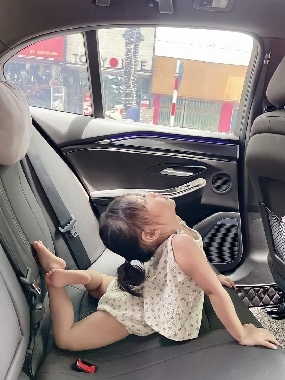 Thế nhưng có cô con gái như này sẽ khiến các ông bố bà mẹ thay đổi quan niệm