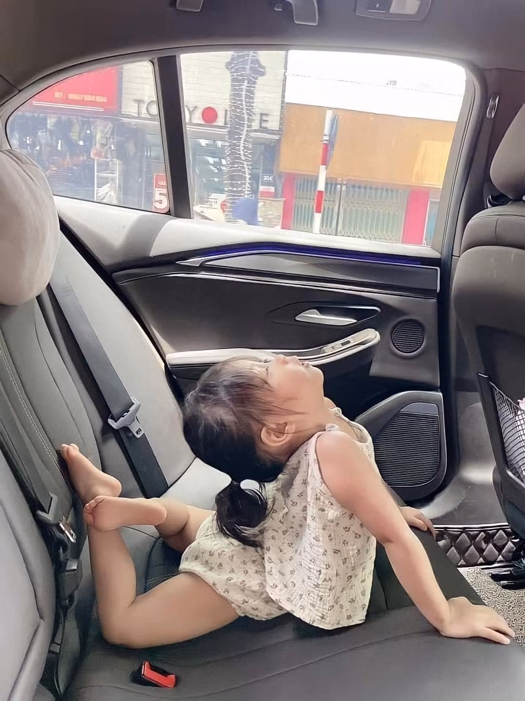 Thế nhưng có cô con gái như này sẽ khiến các ông bố bà mẹ thay đổi quan niệm