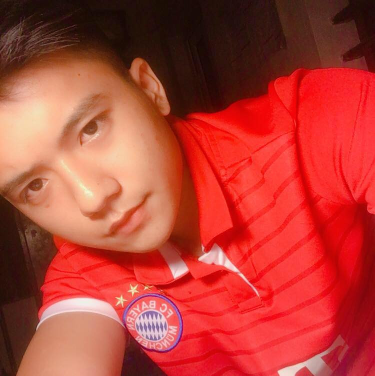 Hoàng chia sẻ thường dành thời gian cùng bạn bè chơi thể thao. Nam sinh này cũng đặc biệt yêu thích bóng đá.