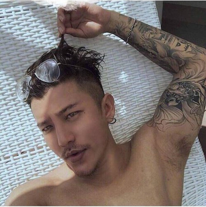 Nhiều người nhận xét hot boy có gương mặt lai rất giống với nam diễn viên điển trai Cao Dĩ Tường của "Gặp gỡ Vương Lịch Xuyên" khiến bao cô gái "tan chảy".