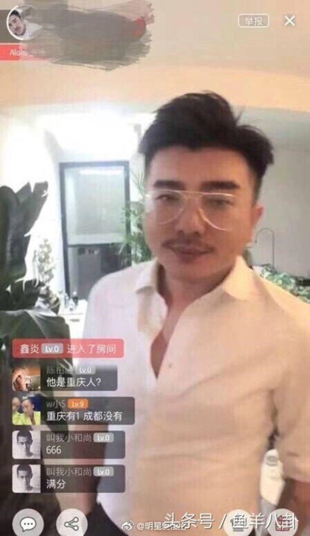 Tuy nhiên, trái với tưởng tượng của mọi người, chàng trai này xuất hiện với gương mặt tròn trịa, và trên gương mặt các đường nét chẳng có chút liên quan đến những bức ảnh anh đã đăng tải.