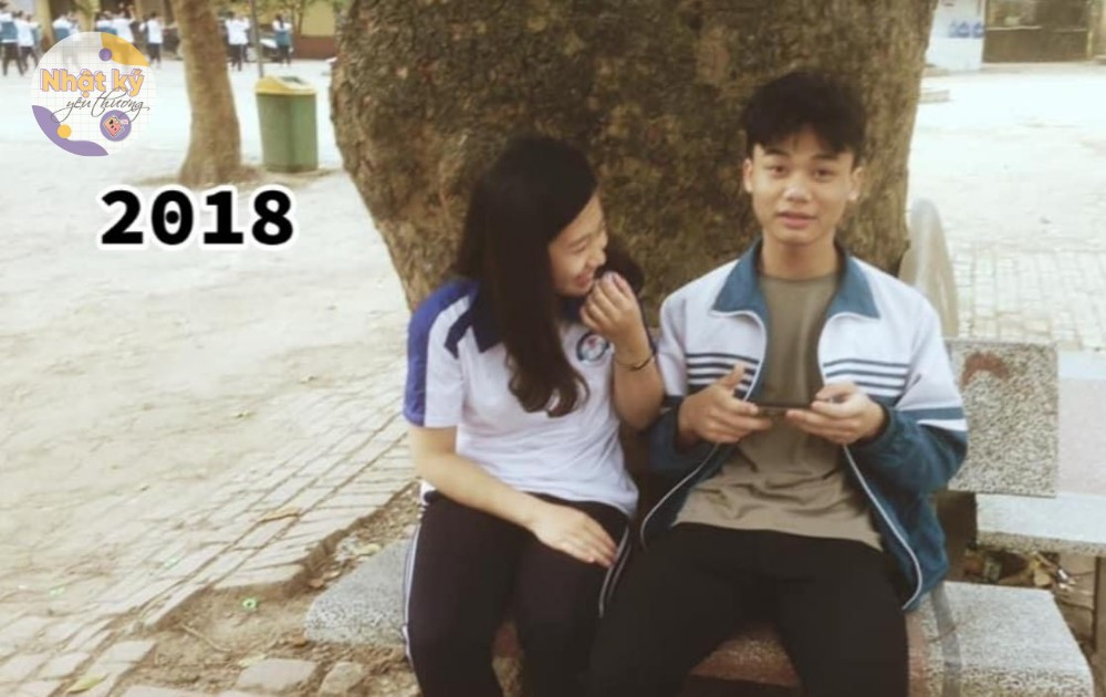 Đến 2028, có thể thấy khi này cả 2 đã mặc đồng phục của trường đại học.