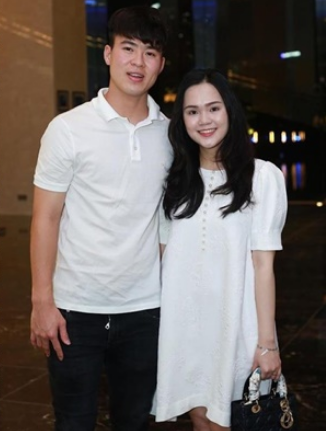 Thời gian gần đây, khi buộc phải nghỉ thi đấu và tập luyện cùng CLB để hồi phục chấn thương, Duy Mạnh có vẻ tăng cân và trắng ra trông thấy.