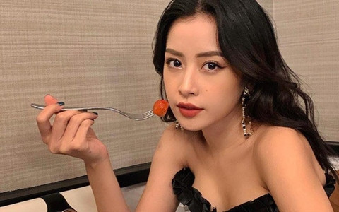 Hiện tại, Chi Pu hướng đến phong cách trưởng thành và quyến rũ phù hợp với lứa tuổi bây giờ. Vì thế thời gian gần đây cô nàng không ngần ngại chia sẻ loạt hình ảnh phá cách này.