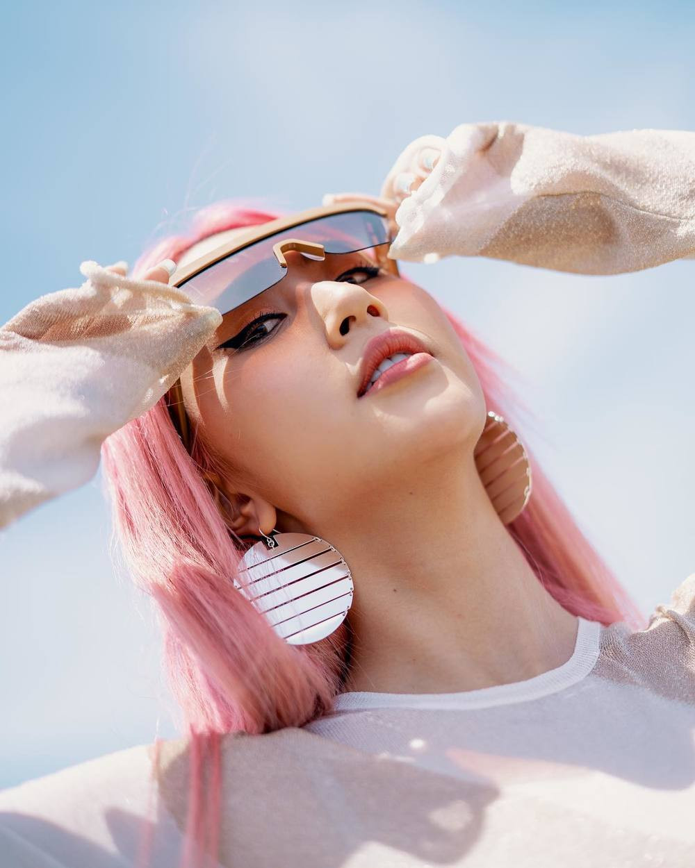 Quỳnh Anh Shyn là người bạn rất thân thiết của Chi Pu, đây là cặp đôi hot girl Hà Thành từng nổi đình đám một thời của giới trẻ.