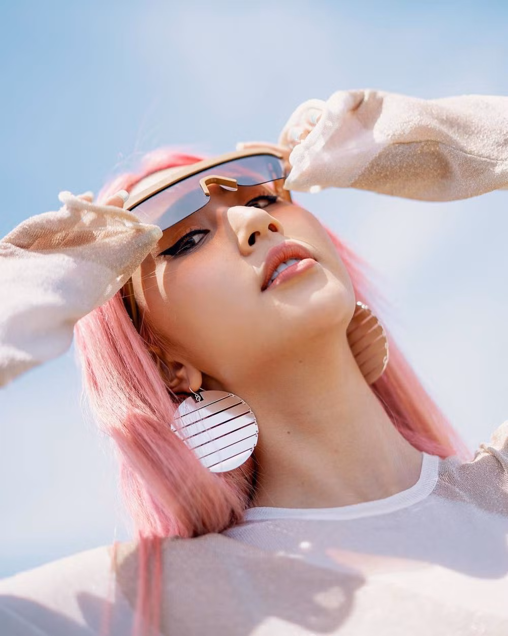 Quỳnh Anh Shyn là người bạn rất thân thiết của Chi Pu, đây là cặp đôi hot girl Hà Thành từng nổi đình đám một thời của giới trẻ.