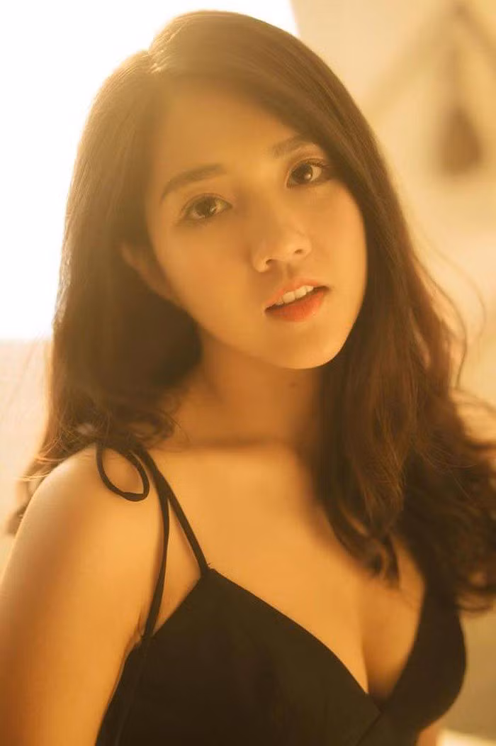 Nổi lên từ hình tượng hot girl, Kiều Trinh tham gia một số vai chính điện ảnh khá "nặng ký" và để lại được dấu ấn nhưng cái tên của cô nàng chưa thực sự có độ phủ sóng mạnh.