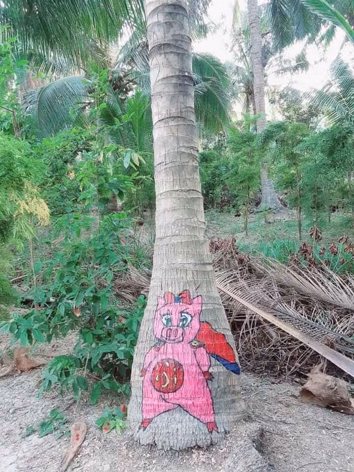 Không chỉ Pokemon, cô nàng còn vẽ lên cây hàng loạt nhân vật hoạt hình hài hước khác.