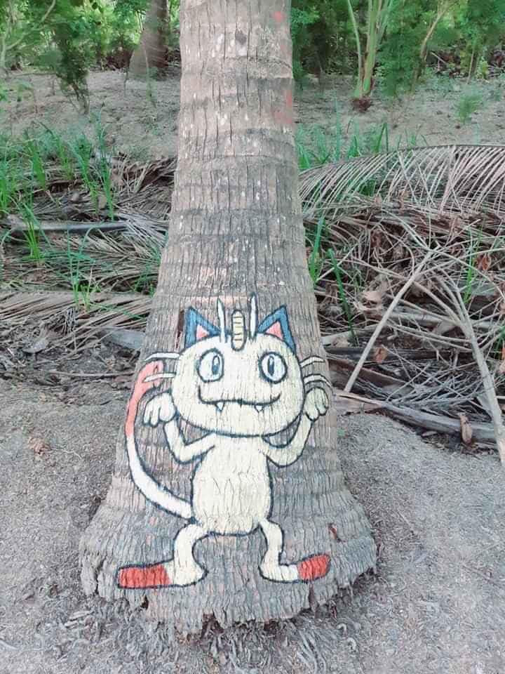 "Vẽ thì không đẹp lắm nhưng trông hài hước thật. Đúng là dịch bệnh khiến con người ta khám phá ra nhiều khả năng của bản thân", "Dễ thương quá, không biết làm gì thì đi tô vẽ, làm đẹp cho đời vậy" - Dân mạng bình luận.