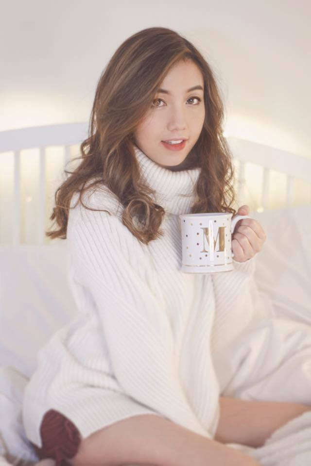 Hot girl Sài thành sang Mỹ du học ngành Kịch nghệ, chuyên ngành Diễn xuất tại trường Northeastern University và tốt nghiệp loại giỏi.