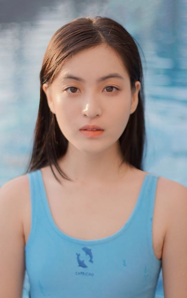 Hot girl đạt điểm IELTS 8.5 ngay trong lần thi đầu tiên vào năm 2017, từng là đại diện của Việt Nam tham dự Diễn đàn lãnh đạo trẻ thế giới 2016.