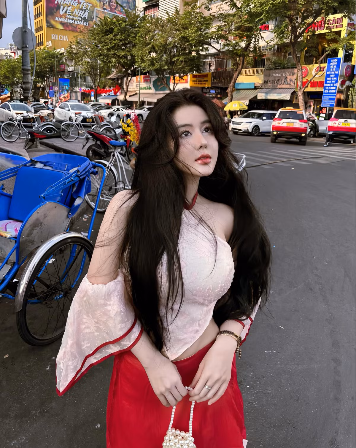 Cô nàng đã chứng tỏ sức hút của mình khi những hình ảnh được đăng tải đều thu hút rất nhiều sự chú ý, hàng chục nghìn lượt tương tác.