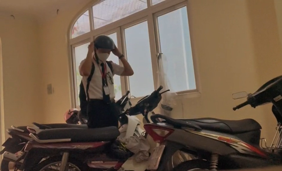 Những đoạn video đi xe đến nơi làm việc của Hà Còi cũng được nhiều người tìm thấy và lan truyền với tốc độ chóng mặt