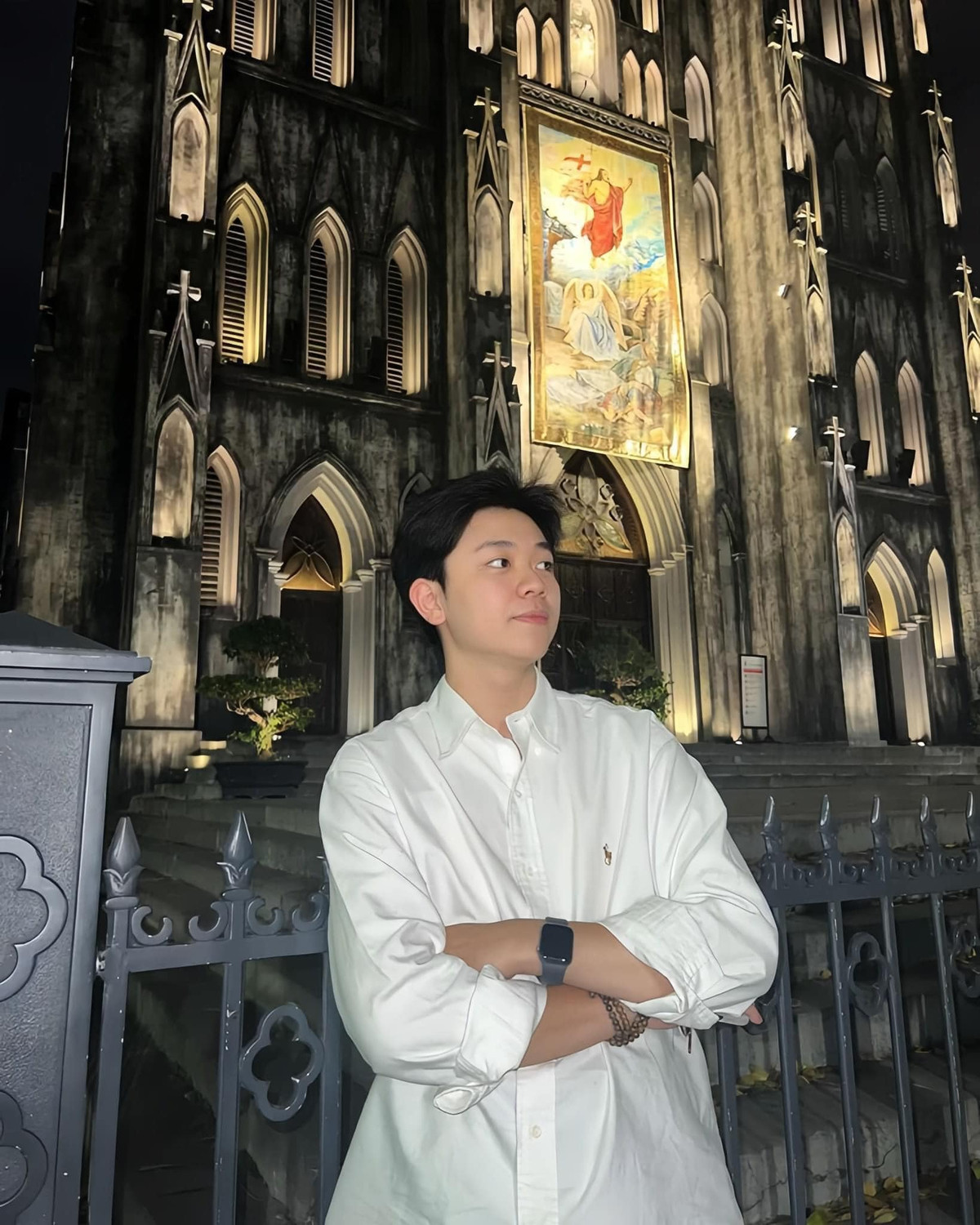 Nhiều người nhận xét chàng cơ phó có vẻ ngoài giống như học sinh cấp 3, chính vậy "em trai phi công" là nickname được rất nhiều người đặt cho chàng trai trẻ.