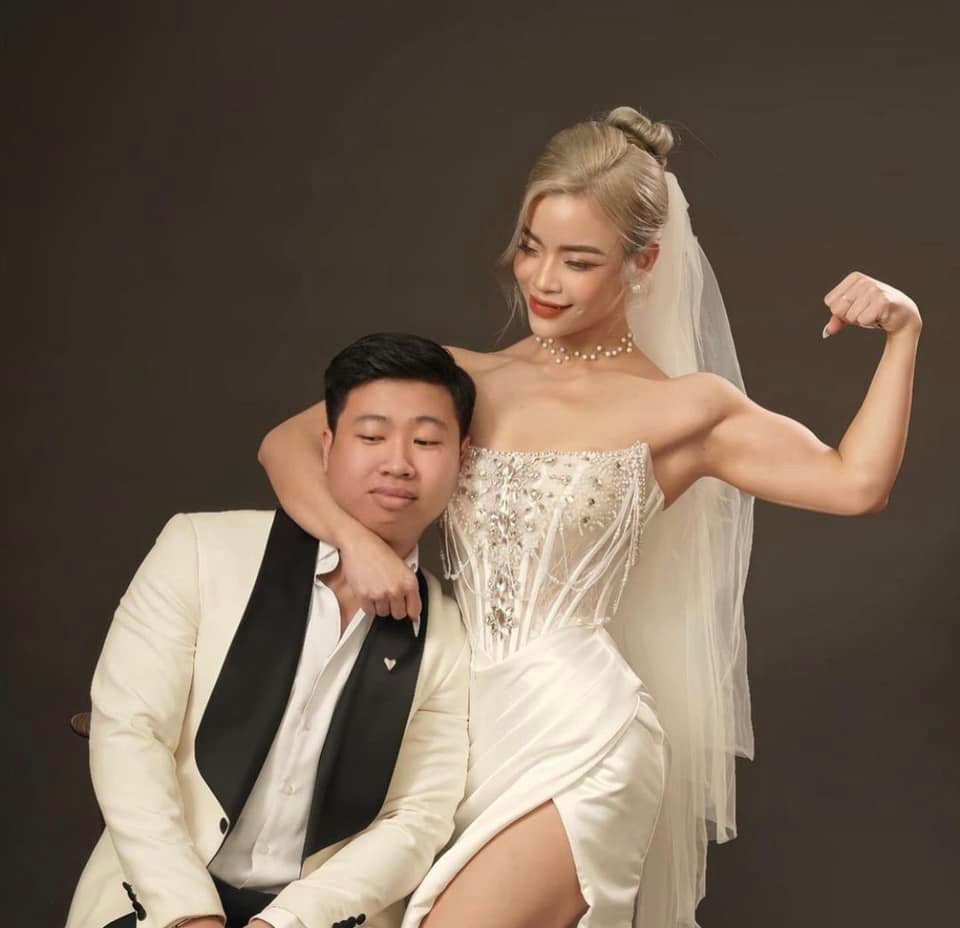 Chia sẻ về bộ ảnh cưới của mình, Hồng Hạnh cho biết: 'Ngoài tình yêu dành cho chồng, bộ ảnh còn thể hiện niềm đam mê với bộ môn thể hình'.