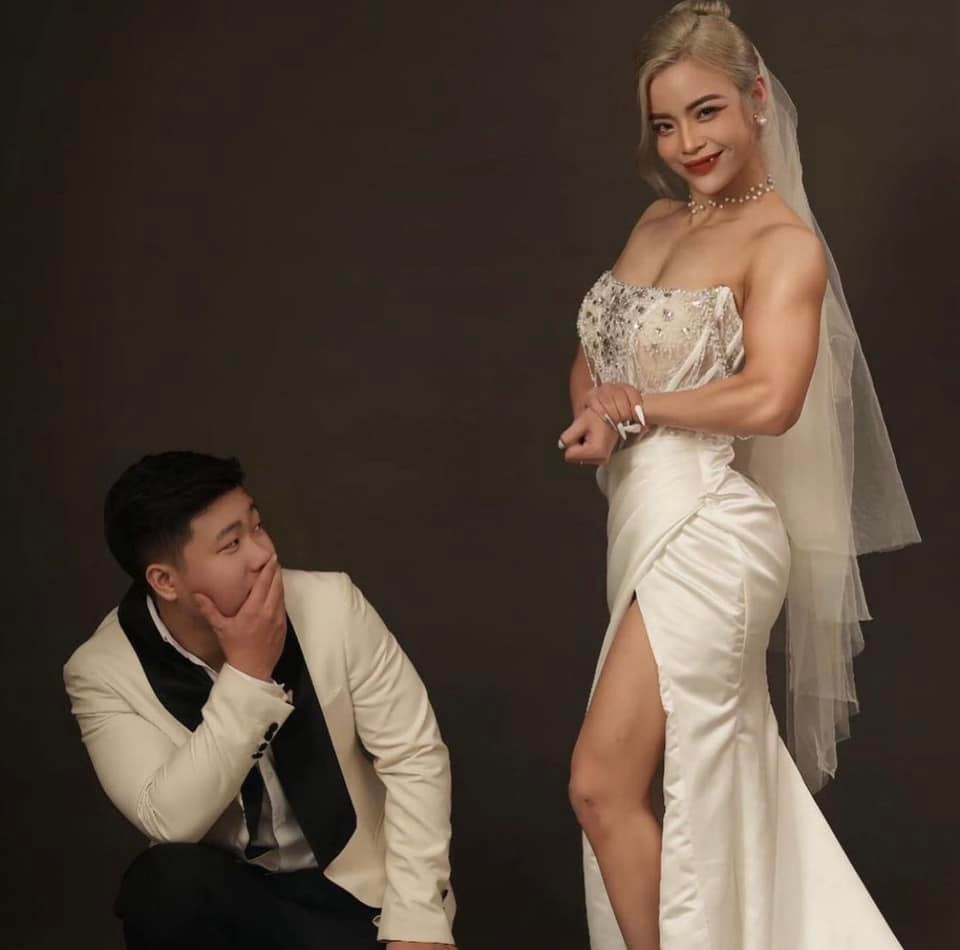 Thông qua bộ ảnh, Hạnh mong muốn truyền đi thông điệp khuyến khích mỗi người hãy thể hiện cá tính riêng: “Bạn đẹp nhất khi tự tin, là phiên bản hoàn hảo của chính mình”.