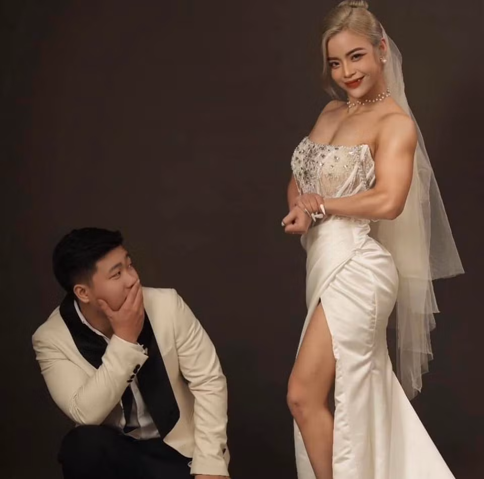 Thông qua bộ ảnh, Hạnh mong muốn truyền đi thông điệp khuyến khích mỗi người hãy thể hiện cá tính riêng: “Bạn đẹp nhất khi tự tin, là phiên bản hoàn hảo của chính mình”.