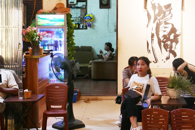 Hoạt động vui chơi ở khu vực này đã tồn tại một thời gian nhưng vẫn chưa thấy sự can thiệp của cơ quan chức năng trong việc quản lý để đảm bảo an toàn.