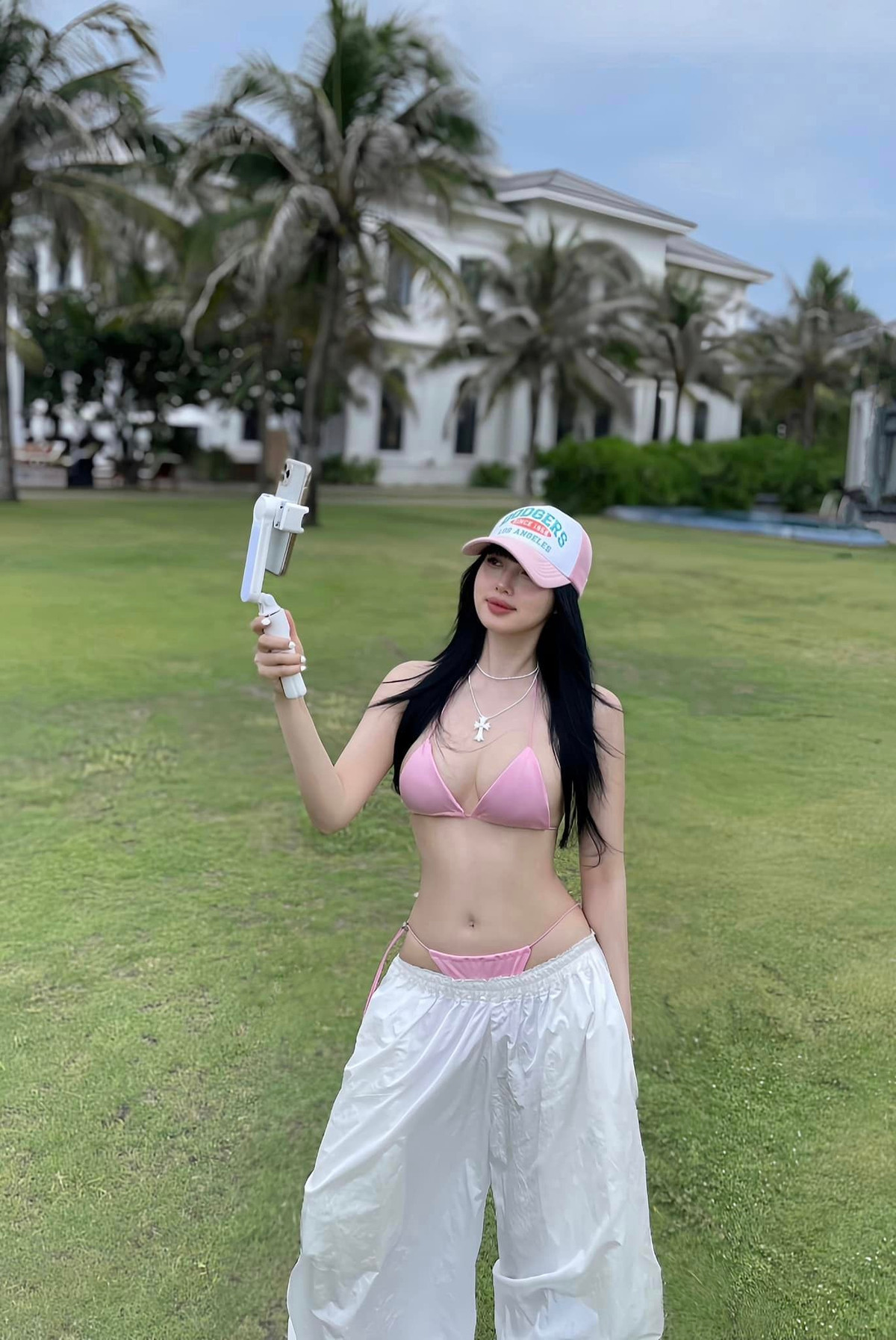 Năm 2014, Tâm Tít bất ngờ rút khỏi làng giải trí. Đến năm 2015, Tâm Tít bất ngờ kết hôn với thiếu gia Chu Ngọc Thành - là một doanh nhân có gia thế giàu có. Từ đây, cuộc sống của hot girl thay đổi hoàn toàn.