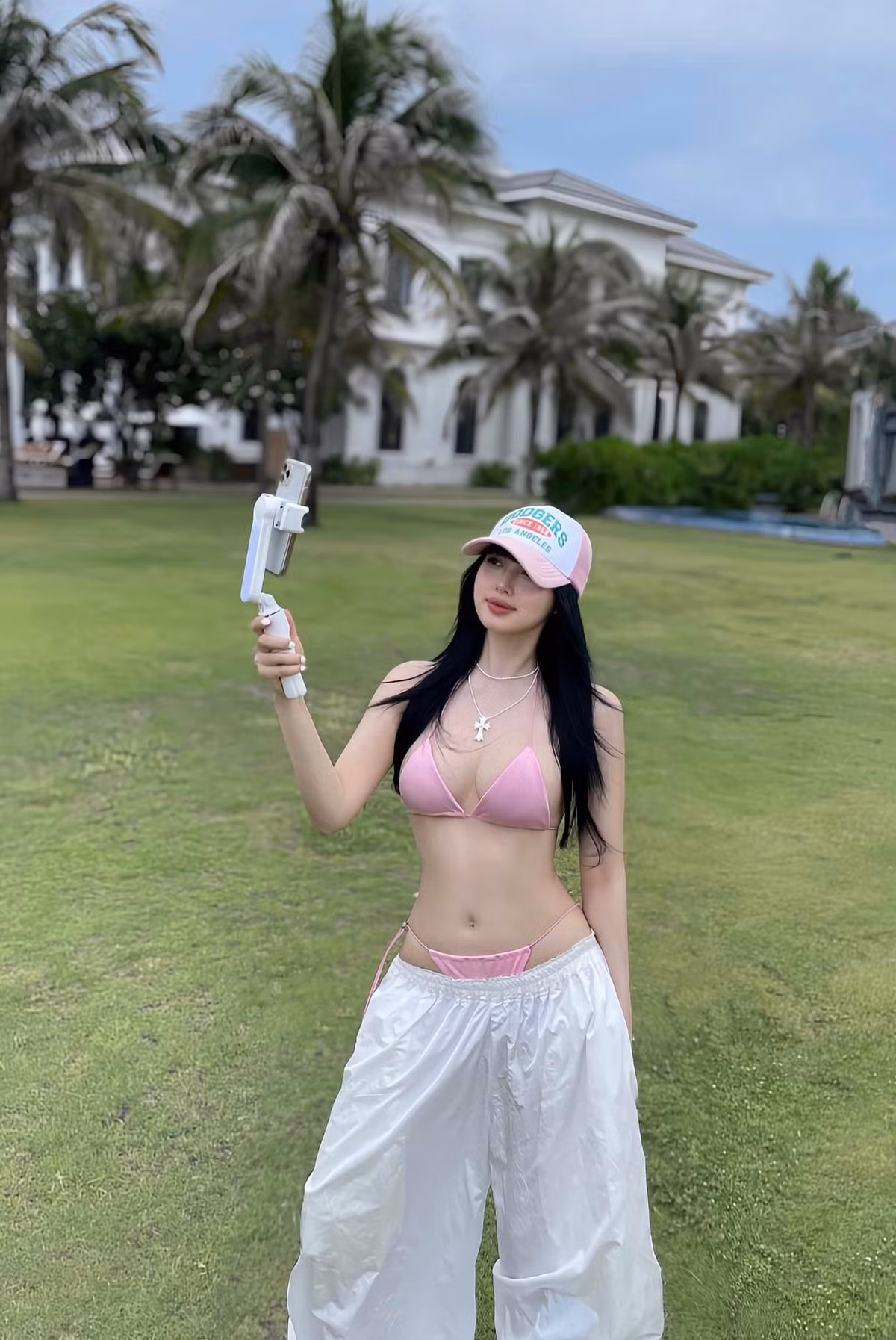 Năm 2014, Tâm Tít bất ngờ rút khỏi làng giải trí. Đến năm 2015, Tâm Tít bất ngờ kết hôn với thiếu gia Chu Ngọc Thành - là một doanh nhân có gia thế giàu có. Từ đây, cuộc sống của hot girl thay đổi hoàn toàn.