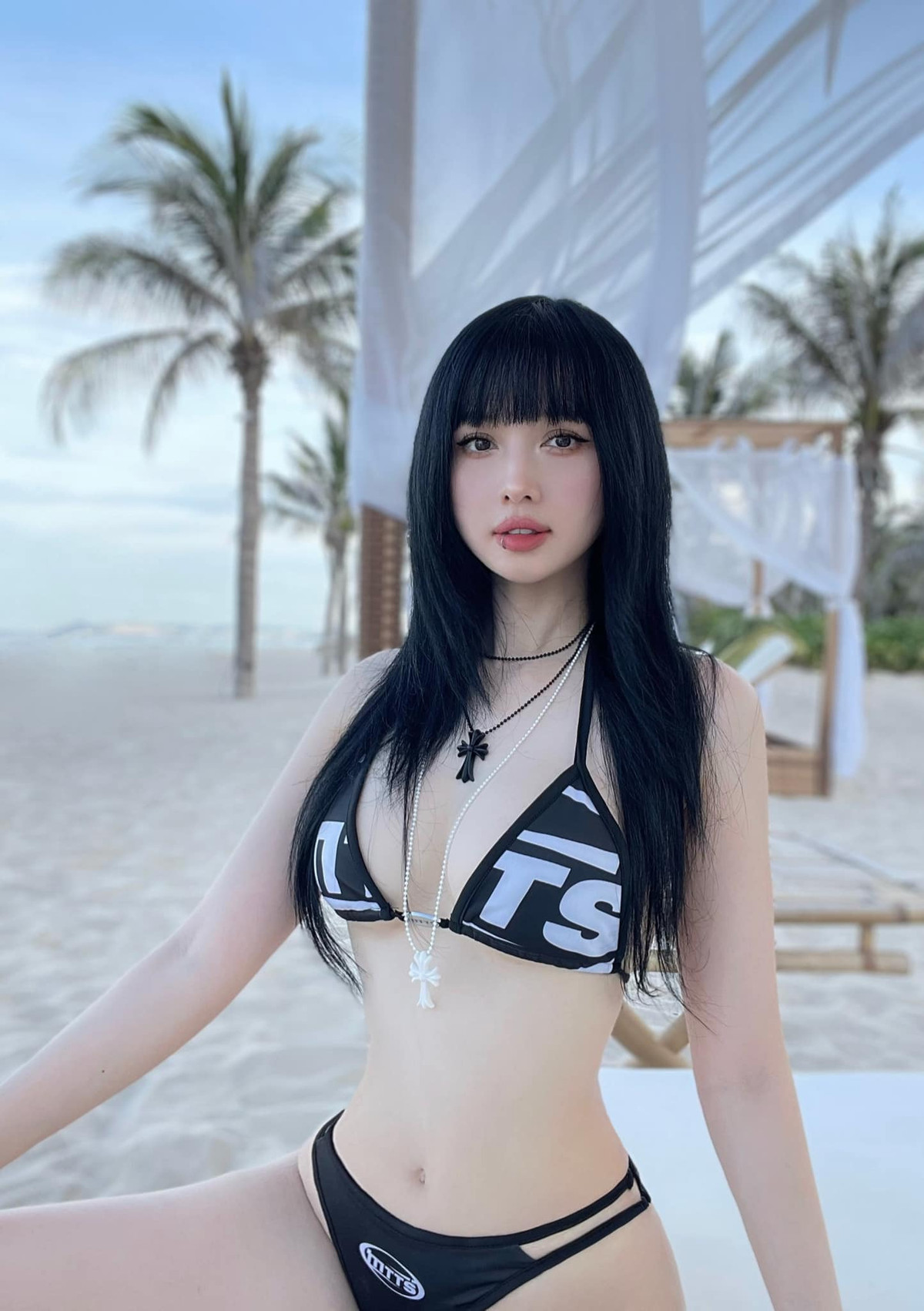 Dù không còn hoạt động nghệ thuật, song mỗi lần "lên sóng" Tâm Tít vẫn khiến dân tình đảo điên vì nhan sắc chưa từng một lần sụt hạng của mình.