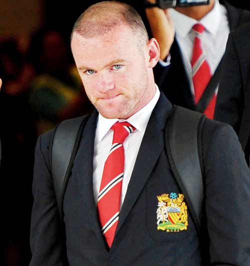  Wayne Rooney (Manchester Utd – 18,4 triệu USD): Dù ký hợp đồng mới có thời hạn 5,5 năm với Manchester Utd hồi đầu năm nay nhưng mức lương của Rooney chỉ khoảng hơn 340.000 USD/tuần. Thế nên, tổng thu nhập từ lương/thưởng của “gã Shrek” vì vậy chỉ dừng lại ở con số 18,4 triệu USD/năm.