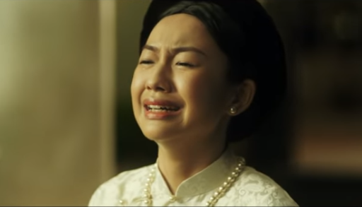 Ở phân cảnh ngắn ngủi trong MV mới của Hòa Minzy, "Thứ phi Mộng Điệp" chỉ độc cảnh chạy theo chồng và nhân tình rồi khóc nức nở. Thế nhưng cảnh quay được nhận xét là chạm đến cảm xúc của người xem.