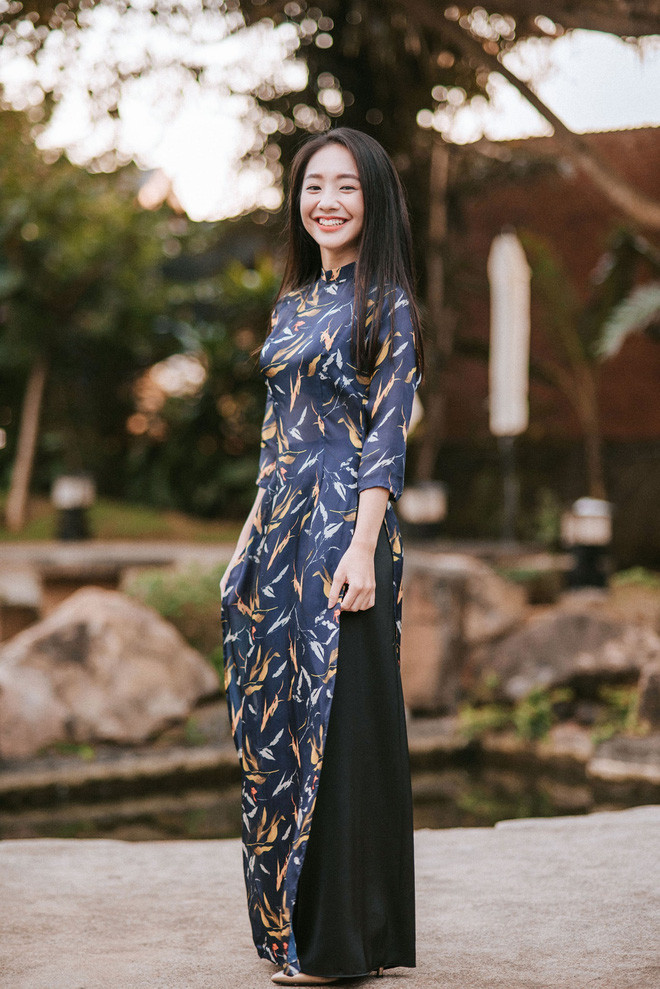 Nhan sắc trong veo của "Thứ phi" khiến ai xem MV cũng phải trầm trồ vì quá phù hợp với nhân vật.