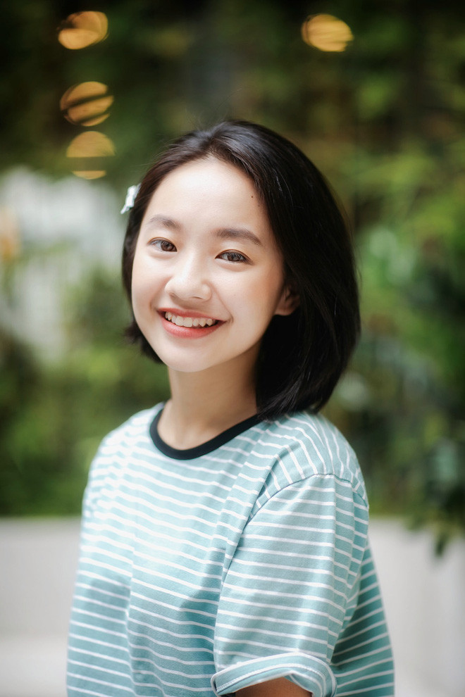 Hoàng Hà sở hữu nhan sắc xinh đẹp, dịu dàng, đúng chuẩn mẫu phụ nữ Á Đông, gây thiện cảm với người đối diện.