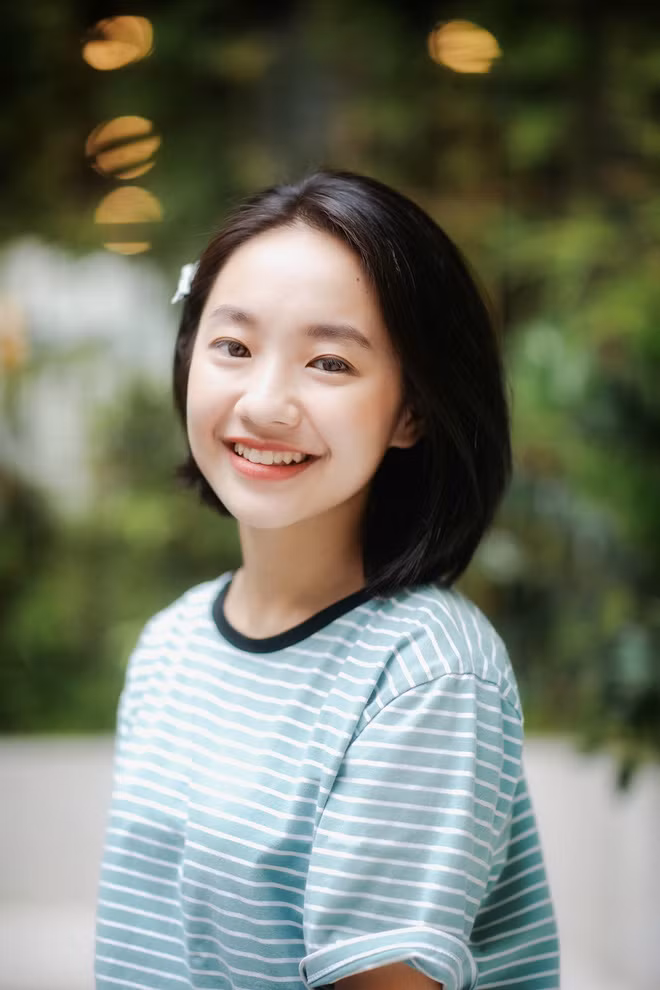 Hoàng Hà sở hữu nhan sắc xinh đẹp, dịu dàng, đúng chuẩn mẫu phụ nữ Á Đông, gây thiện cảm với người đối diện.