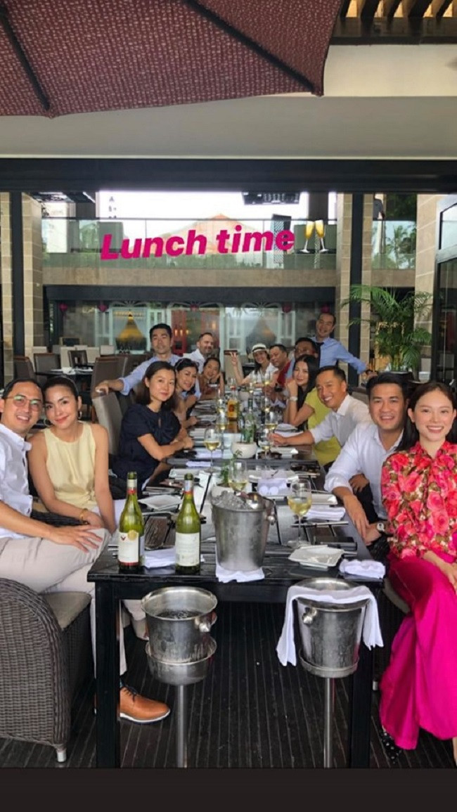 Linh Rin từng theo chân Phillip Nguyễn sang Mỹ tham dự lễ cưới của họ hàng của thiếu gia. Cô xuất hiện trong rất nhiều bức ảnh chung của đại gia đình giàu có thuộc hàng top của Việt Nam.