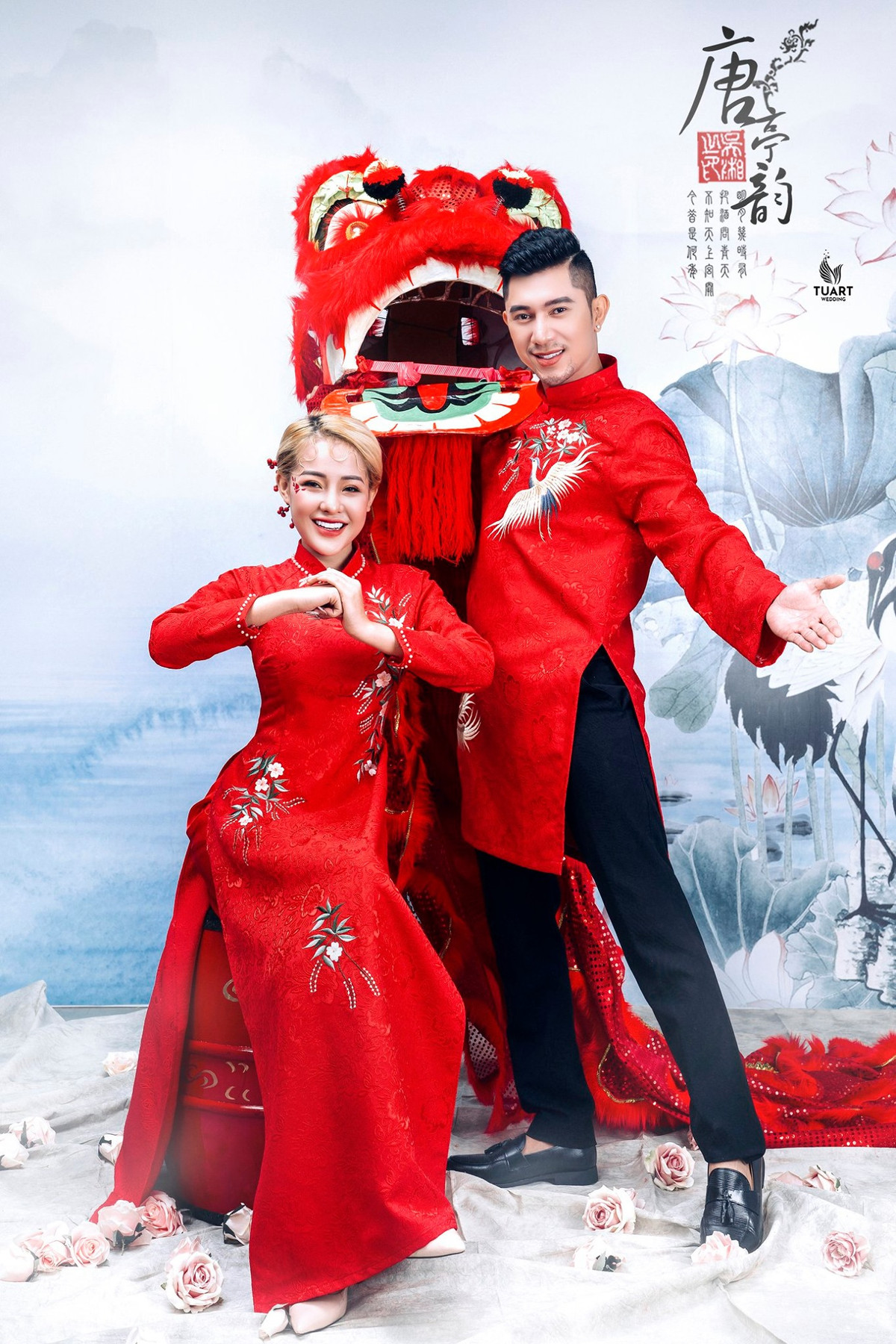 "Không biết xấu hổ à, con gái con đứa mà như vậy rồi ai coi nổi nữa đây?", "Đúng là cặp đôi chơi dơ nhất mạng xã hội. Tởm quá đi mất người ta xem người ta đánh giá cho" - Dân mạng bình luận.