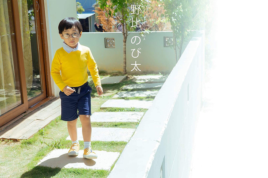 Bộ ảnh này được chính bố của Đăng Khôi thực hiện, cả gia đình cứ vừa chụp vừa nghỉ ngơi, ăn uống vô cùng thoải mái nên mẫu nhí không bị mệt. Các biểu cảm của Khôi cũng là tự nhiên, rất ít tạo dáng. Xem thêm clip: Mặt trái du lịch Đà Lạt | VTC14 - Nguồn: Youtube