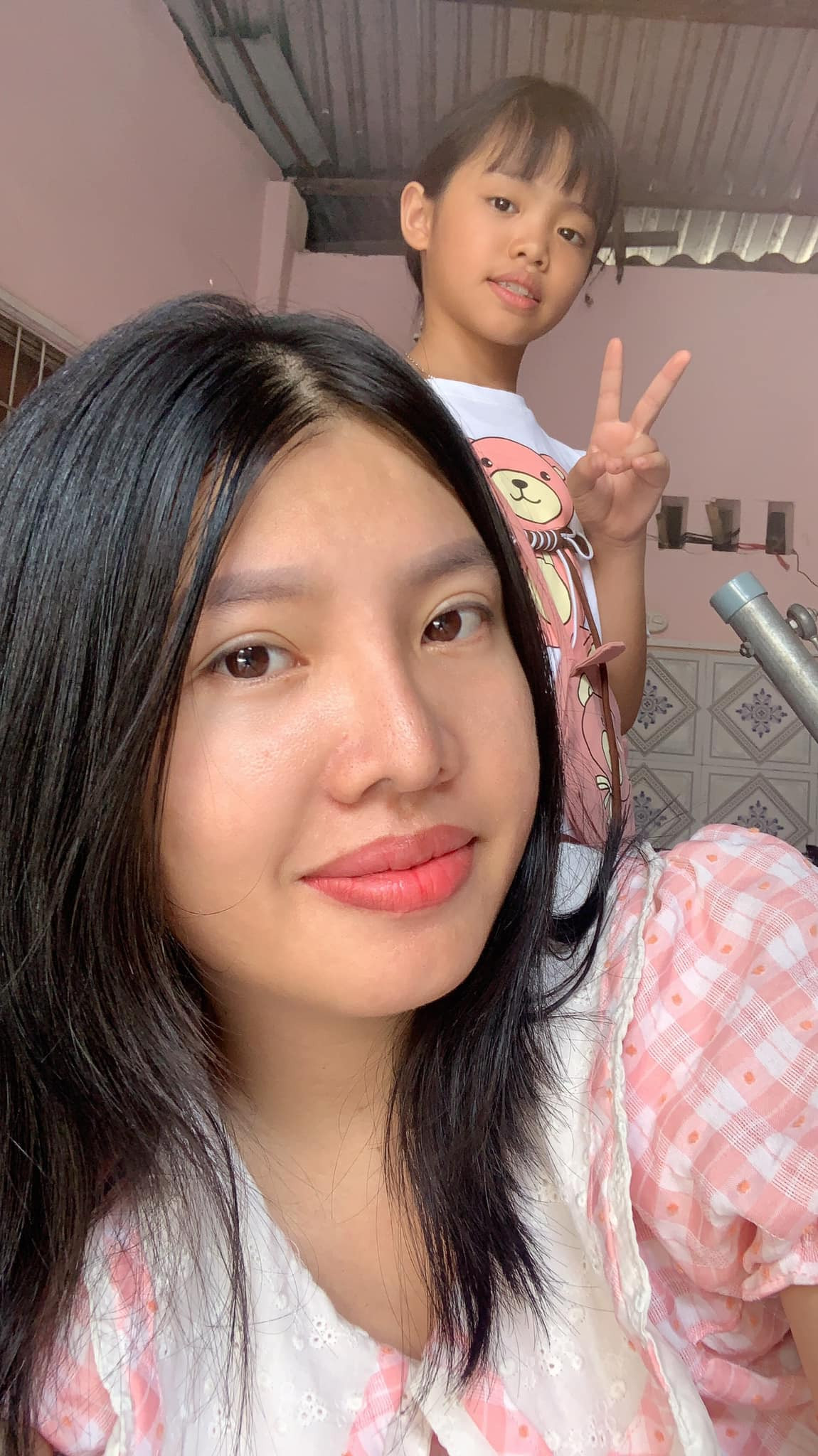 Hiện tại, Phượng đã chuyển vào TP.HCM sống. Cô tích cực quảng cáo, bán hàng online và mở một tiệm spa nho nhỏ.