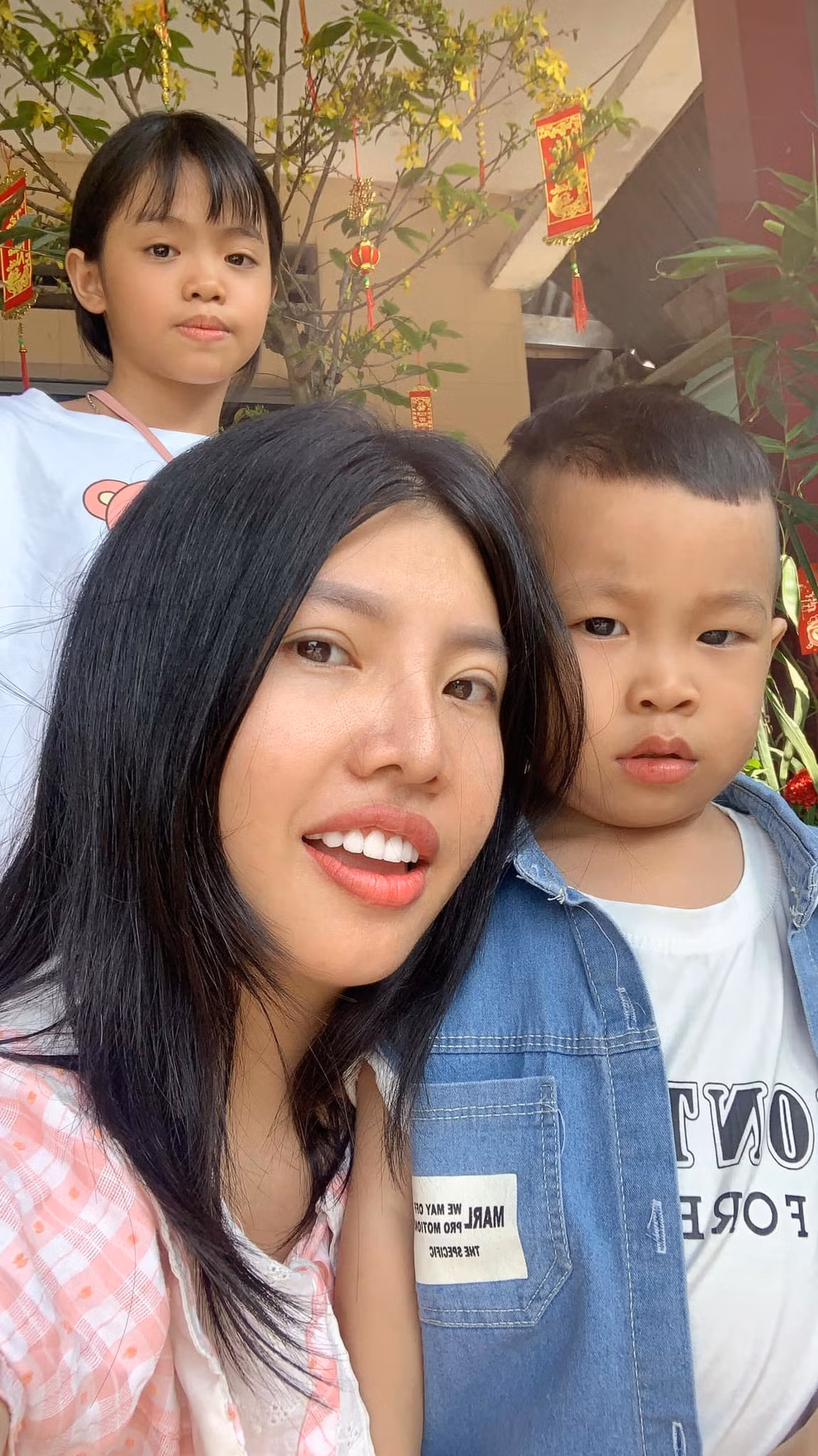 Tháng 7 năm 2021 và cuối tháng 9 năm 2023, Quách Phượng lần lượt đón thêm hai em bé nữa, trở thành mẹ ba con.