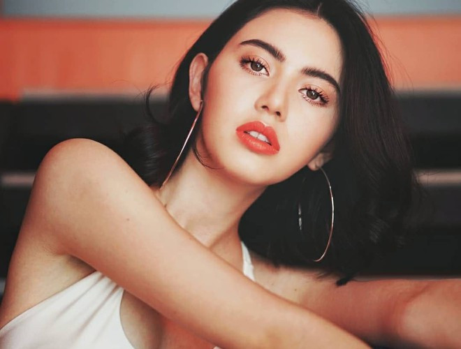 Mang hai dòng máu Thái Lan - Bỉ, Mai Davika sở hữu vẻ đẹp lai cực ấn tượng và chiều cao “khủng” 1m75