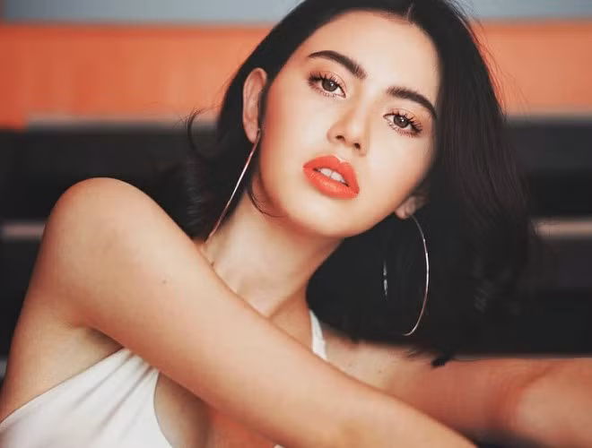 Mang hai dòng máu Thái Lan - Bỉ, Mai Davika sở hữu vẻ đẹp lai cực ấn tượng và chiều cao “khủng” 1m75