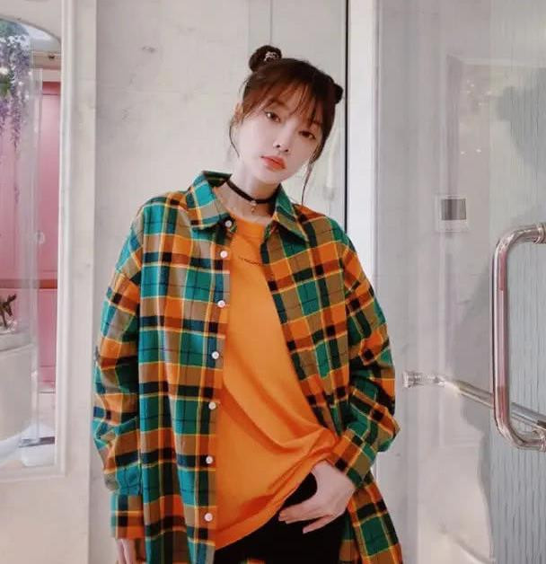 Bước sang tuổi 38, diễn viên Lý Tiểu Lộ sở hữu vẻ ngoài như thiếu nữ, trẻ hơn nhiều so với tuổi thật.