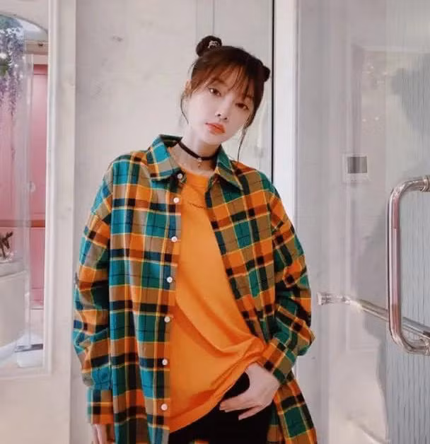 Bước sang tuổi 38, diễn viên Lý Tiểu Lộ sở hữu vẻ ngoài như thiếu nữ, trẻ hơn nhiều so với tuổi thật.